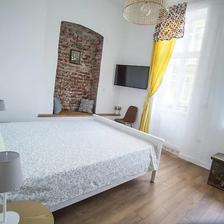 דירה Lion's Bridge Boutique 2bdrm Apt, Center Gem סופיה