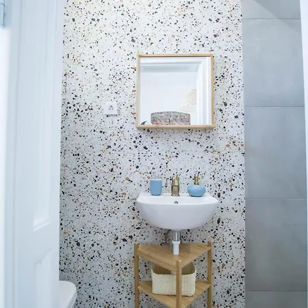דירה Lion's Bridge Boutique 2bdrm Apt, Center Gem