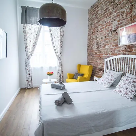 Lion's Bridge Boutique 2bdrm Apt, Center Gem דירה
