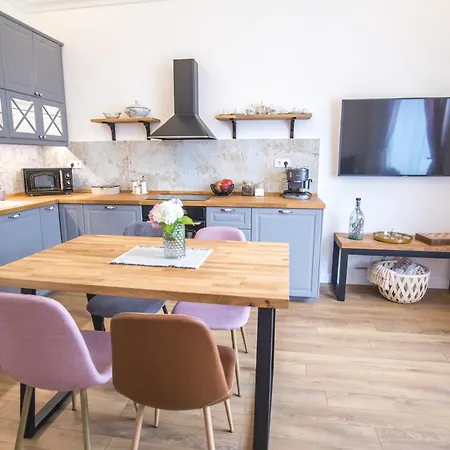 Lion's Bridge Boutique 2bdrm Apt, Center Gem סופיה