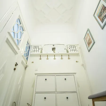 Lion's Bridge Boutique 2bdrm Apt, Center Gem Appartement Sofia