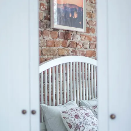 Lion's Bridge Boutique 2bdrm Apt, Center Gem