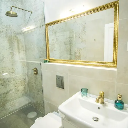 Lion's Bridge Boutique 2bdrm Apt, Center Gem Appartement