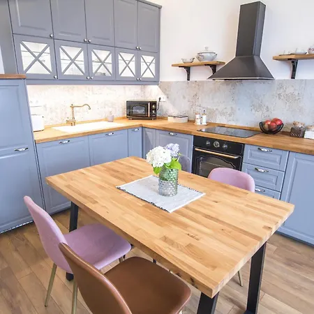 Apartament Lion's Bridge Boutique 2bdrm Apt, Center Gem *