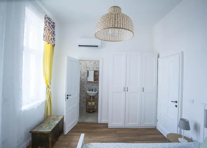 Lion's Bridge Boutique 2bdrm Apt, Center Gem Apartment Sofia