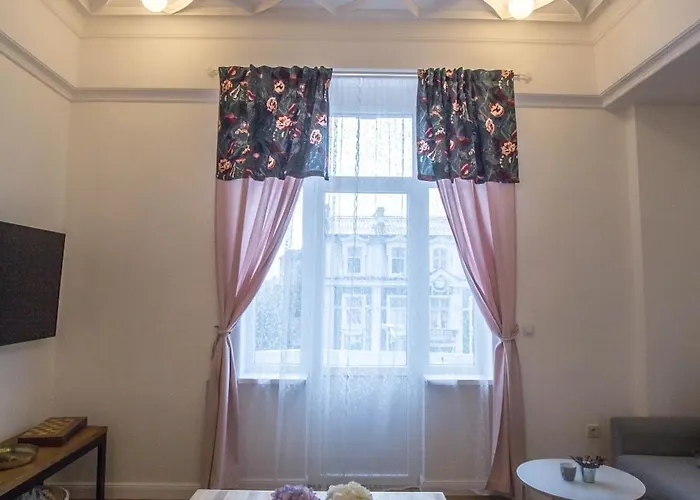 Lion's Bridge Boutique 2bdrm Apt, Center Gem アパート