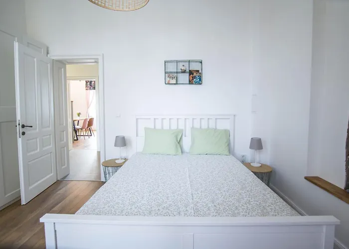 Lion's Bridge Boutique 2bdrm Apt, Center Gem アパート *