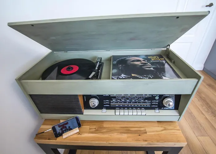 Lion's Bridge Boutique 2bdrm Apt, Center Gem Apartment