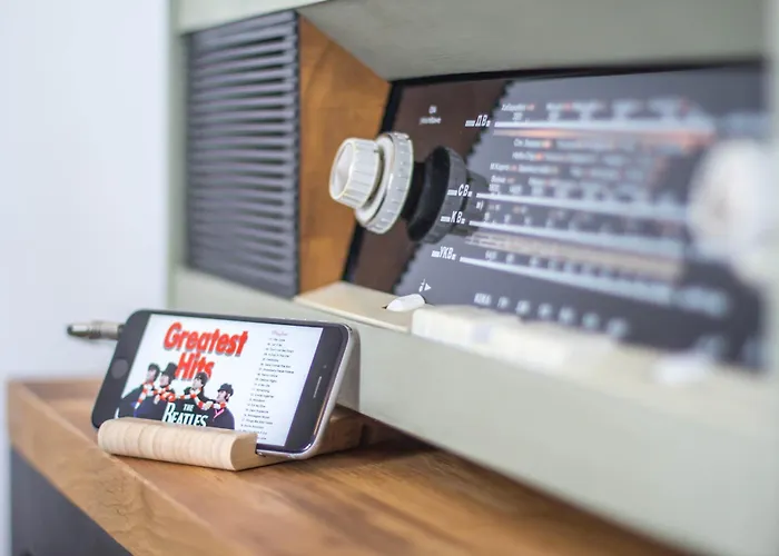 Lion's Bridge Boutique 2bdrm Apt, Center Gem