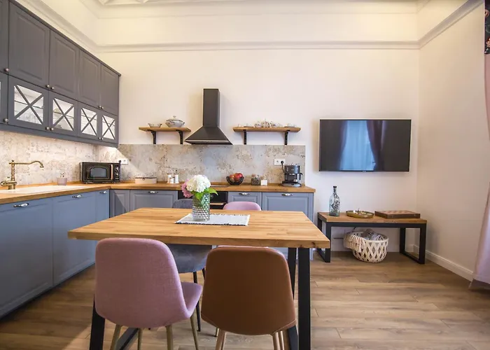 Lion's Bridge Boutique 2bdrm Apt, Center Gem アパート