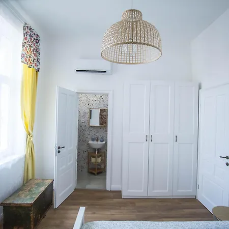 Lion's Bridge Boutique 2bdrm Apt, Center Gem Appartement Sofia
