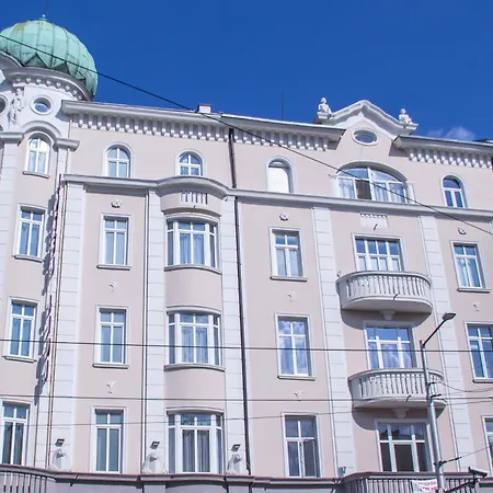 Lion's Bridge Boutique 2bdrm Apt, Center Gem *