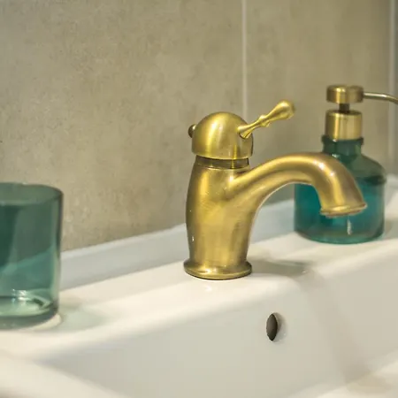 Lion's Bridge Boutique 2bdrm Apt, Center Gem Sofía